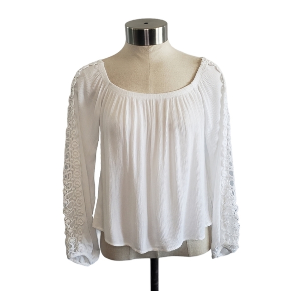 Solemio white off shoulder crochet sleeve top - Picture 2 of 9